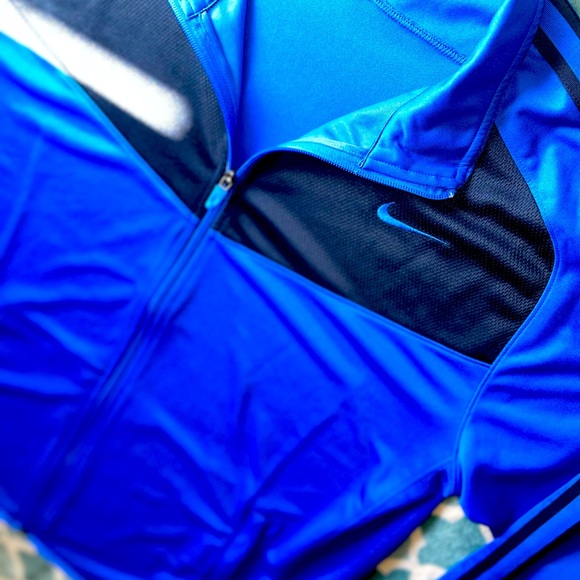 🏃🏻‍♂️NIKE Lightweight Running Jacket - Picture 2 of 6